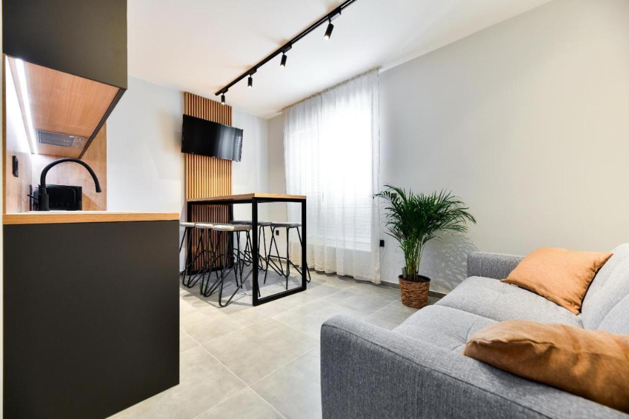Maris Accommodation By Belmont Realty 扎达尔 外观 照片