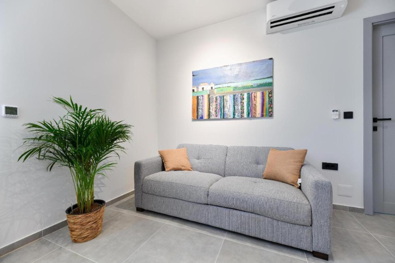Maris Accommodation By Belmont Realty 扎达尔 外观 照片