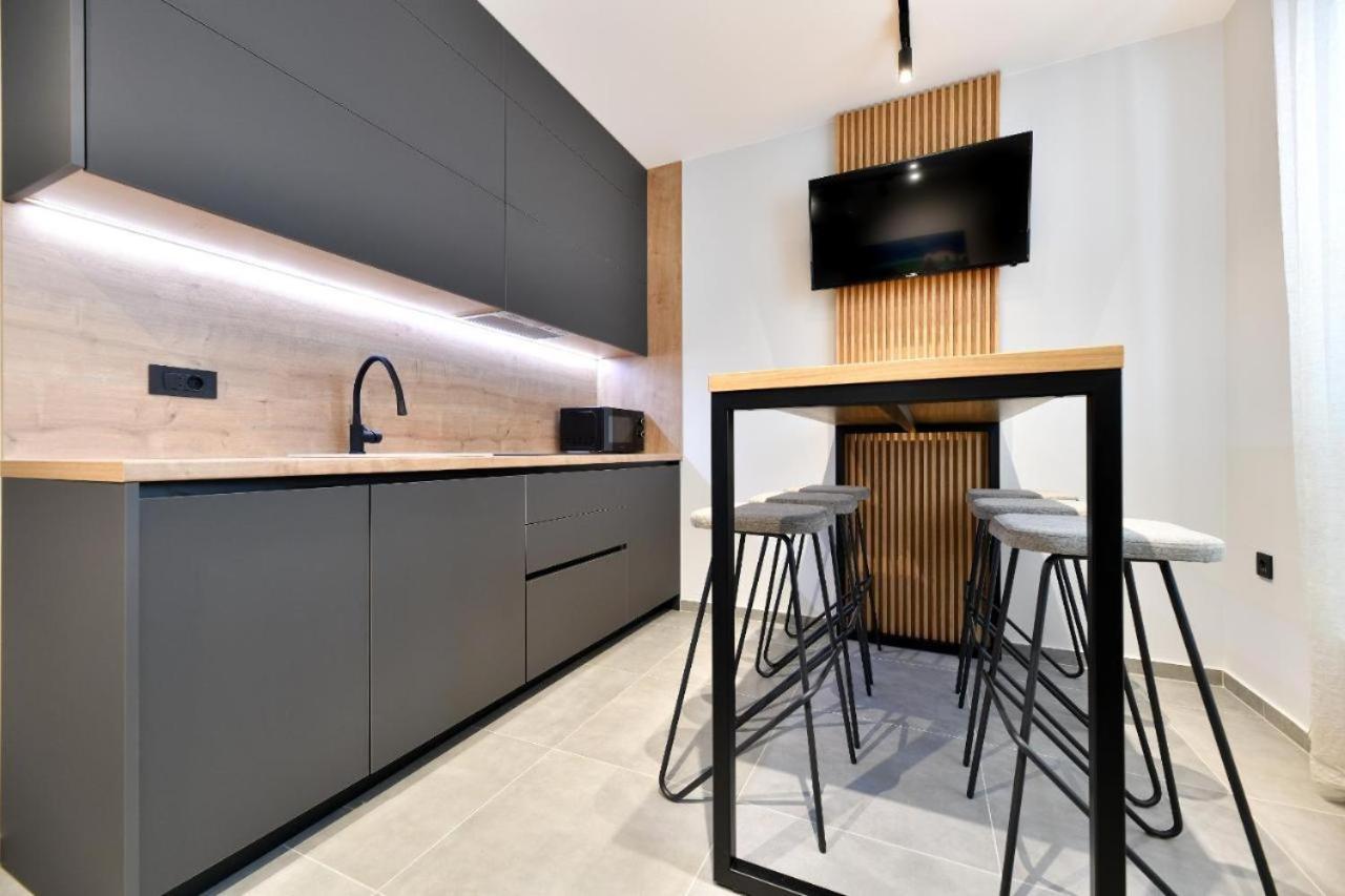 Maris Accommodation By Belmont Realty 扎达尔 外观 照片